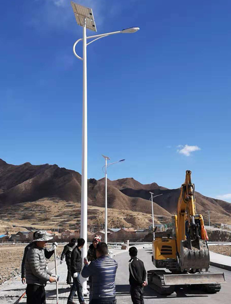 甘南碌曲10米芒康太阳能路灯项目